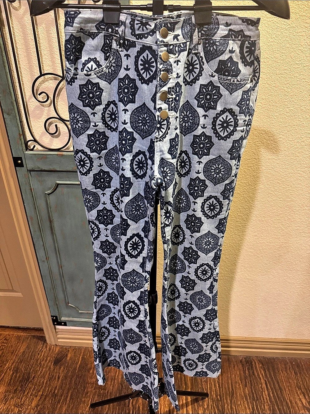 Easel Printed Wide Leg Pants in Blue & White